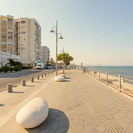 아파트 Furnished Seafront *