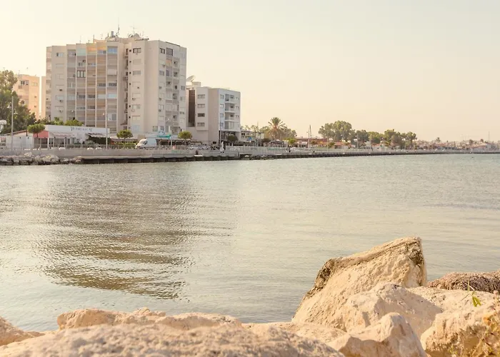 Furnished Seafront Apartmán *